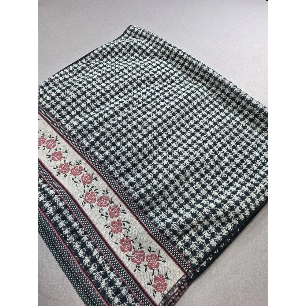 4 Vintage Priority by Santens Full Size Bath Towel Black White Houndstooth Pink